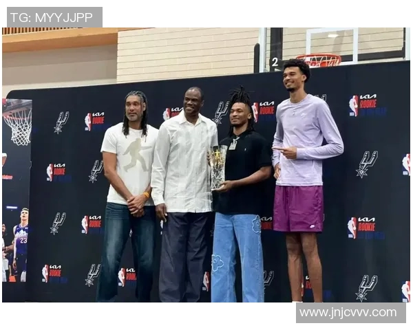 马刺队摆烂升级波波维奇因轮休主力被罚款引发热议